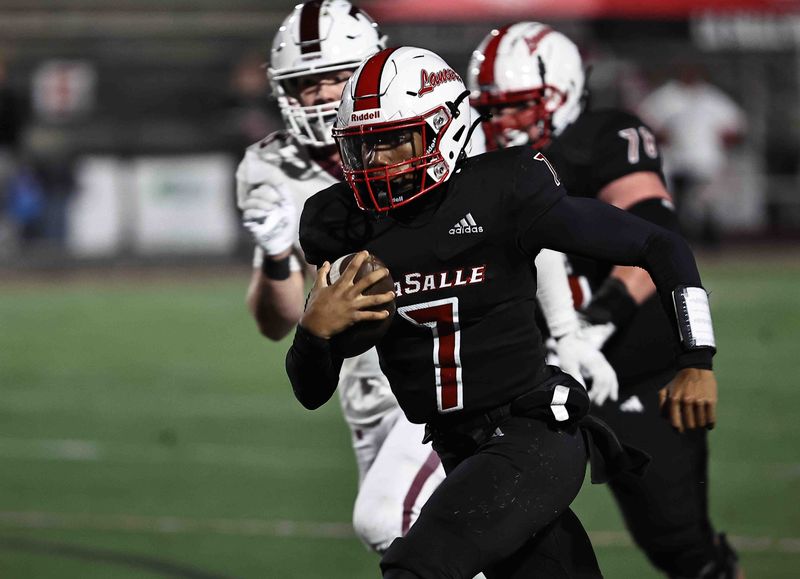 La Salle's QB Avier Carter (7) runs for a touchdown during their playoff game against Turpin on Friday, Oct. 31, 2025.