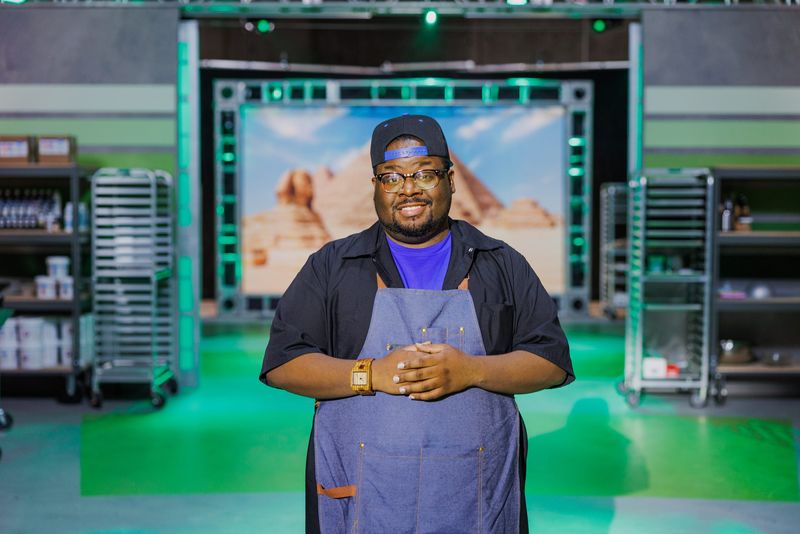 Timbo Sullivan on Food Network's Super Mega Cakes.