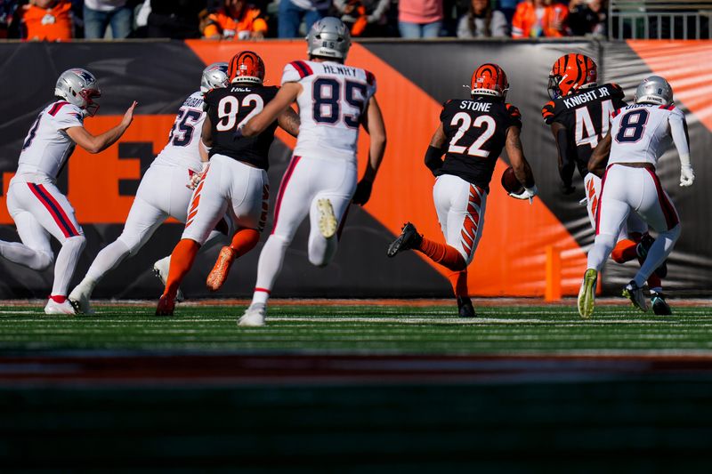 Cincinnati Bengals safety Geno Stone (22) runs back an interception for a touchdown in the second quarter of the NFL Week 12 game between the Cincinnati Bengals and the New England Patriots at Paycor Stadium in downtown Cincinnati on Sunday, Nov. 23, 2025.