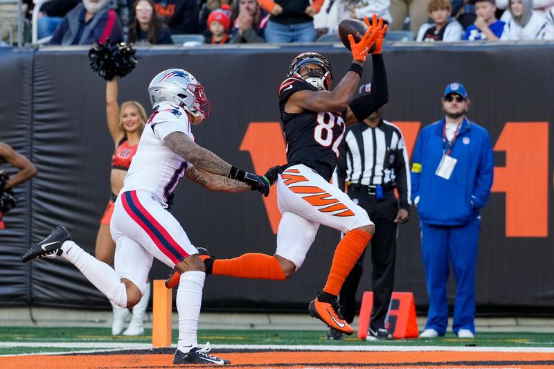 Wide receiver Mitchell Tinsley pulls in a 17-yard touchdown catch from quarterback Joe Flacco with 4:51 left in the game. The TD pulled the Bengals within 23-20.