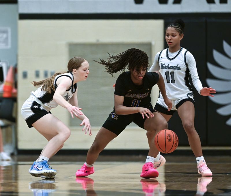 Westerville Central's Audrey Reed (left) and Sacoya Jackson defend Gahanna's Kaylee Jackson on Dec. 19, 2025, at Westerville Central. (photo by John Hulkenberg)