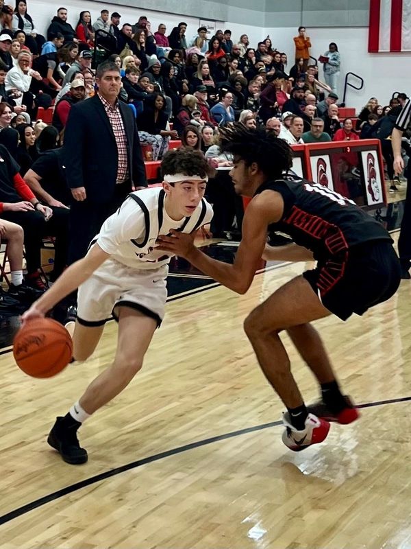 Pleasant's Brody Snively is guarded by Marion Harding's Jeffrey Wright during a boys basketball game in the Mid Ohio Athletic Conference Dec. 23, 2025.