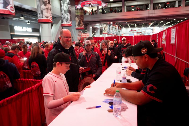 Alfredo Duno, the Reds' top prospect according to MLB Pipeline, attended Redsfest in 2026.