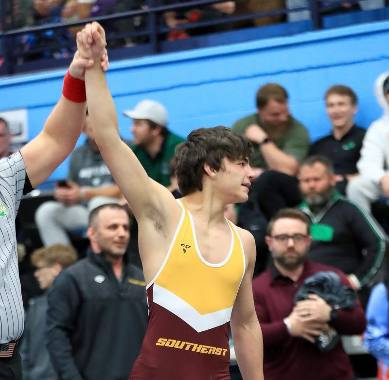 Southeast's Dominic Kemble defeated La Salle's Nick Vivian in the 138-pound final at the 2026 Top Gun Wrestling Tournament on Jan. 17, 2026, in Alliance.
