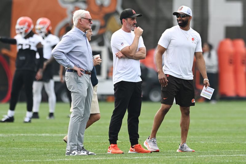 Jimmy Haslam, left, and his wife, Dee Haslam, both managing and principal partners of the Cleveland Browns, with former coach Kevin Stefanski, middle, and Andrew Berry, executive vice president of Browns football operations and general manager, in a June 2025 photo.