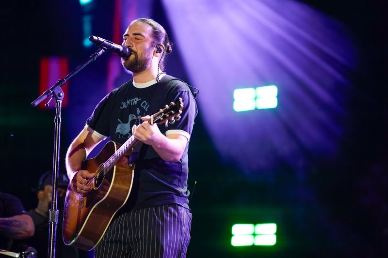 Noah Kahan is bringing "The Great Divide Tour" to Cincinnati this week.
