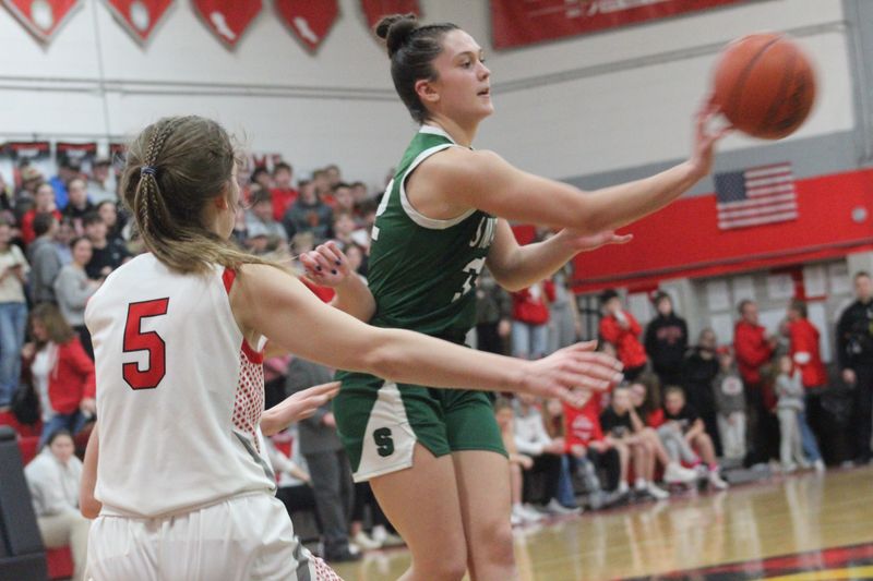 Smithville's Leah Keib looks for a teammate in the Smithies district semifinal win over Loudonville. Keib ended up with a game-high 24 points.