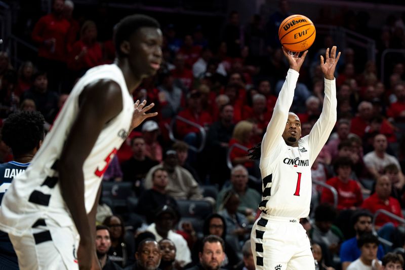 Cincinnati Bearcats guard Day Day Thomas (1) and teammates need to kick it in gear in the Big 12 tournament to get any NCAA tourney consideration.