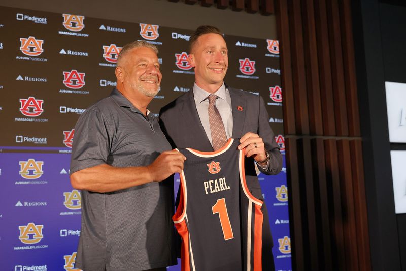 Auburn Tigers head basketball coach Steven Pearl and his father, former head coach Bruce Pearl, at Steven's introductory news conference