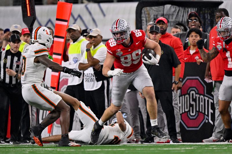 Dec 31, 2025; Arlington, TX, USA; Ohio State Buckeyes tight end Will Kacmarek (89) runs with the ball during the 2025 Cotton Bowl and quarterfinal game of the College Football Playoff at AT&T Stadium. Mandatory Credit: Jerome Miron-Imagn Images