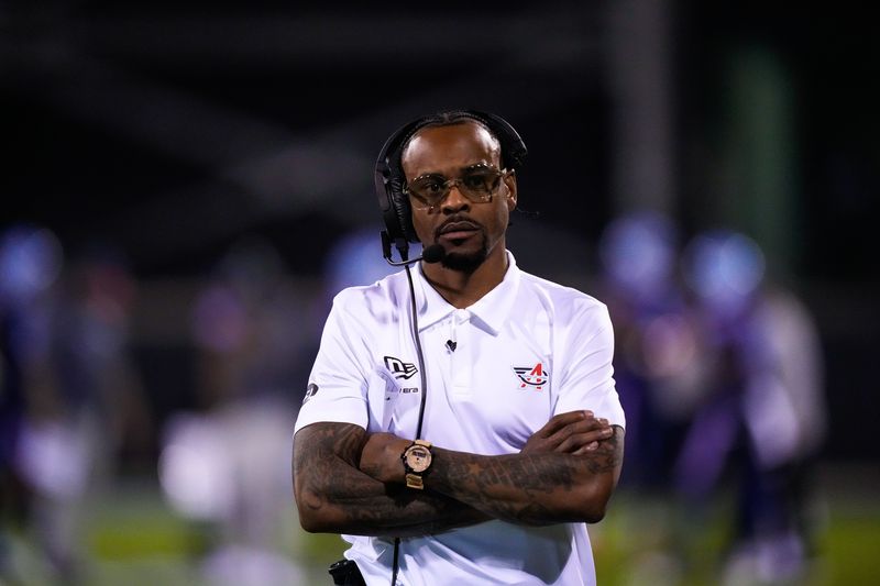 Coach Ted Ginn's Columbus Aviators went 3-7 in 2026.