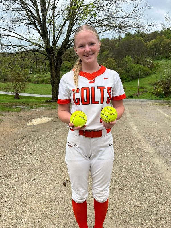 Meadowbrook softball had a rough day on Saturday, April 18, 2026 by dropping both games to the Pirates by scores of 9-2 and 11-7. Senior Sommer Ginn had a huge day offensively including hitting for the cycle in game two with a 4-5 effort with a single, double, triple and home run. Ginn finishing the day with a 5-8 at the plate with two home runs, single, double, triple and four RBIs.