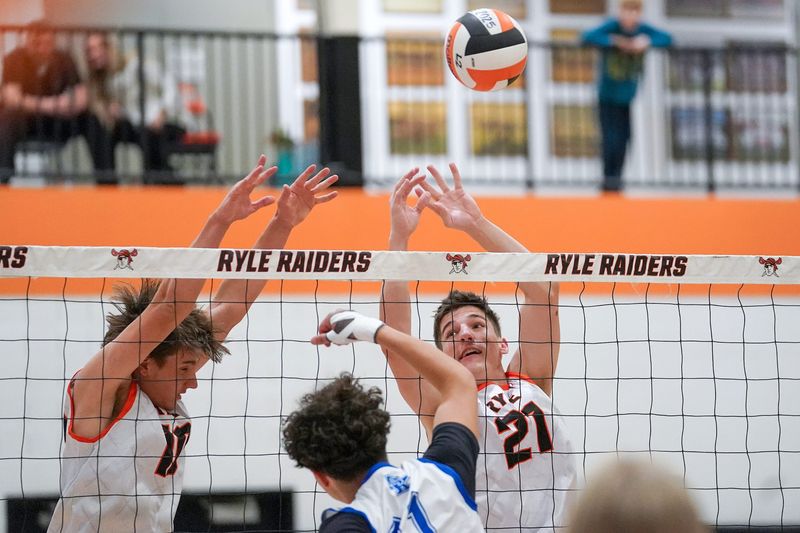 Ryle Raiders Andrew Stropko (10) and Max Kidd (21) miss the block on a hit from Simon Kenton Pioneers Christian De La Cruz (11) during a boys high school volleyball game between the Ryle Raiders and Simon Kenton Pioneers, Tuesday, April 21, 2026, at Ryle High School in Union, Ky.