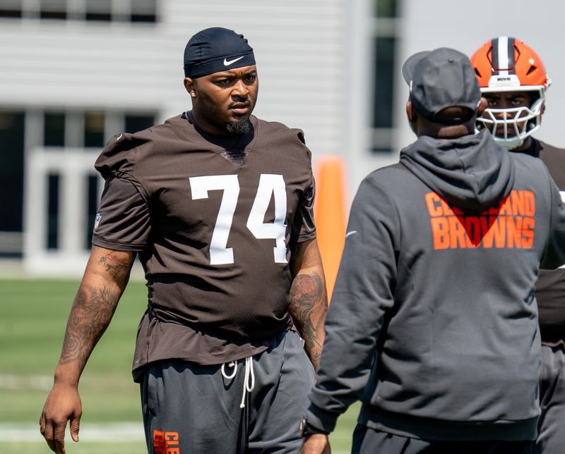 Elgton Jenkins during a drill at the Browns mini camp in Berea on April 21, 2026.