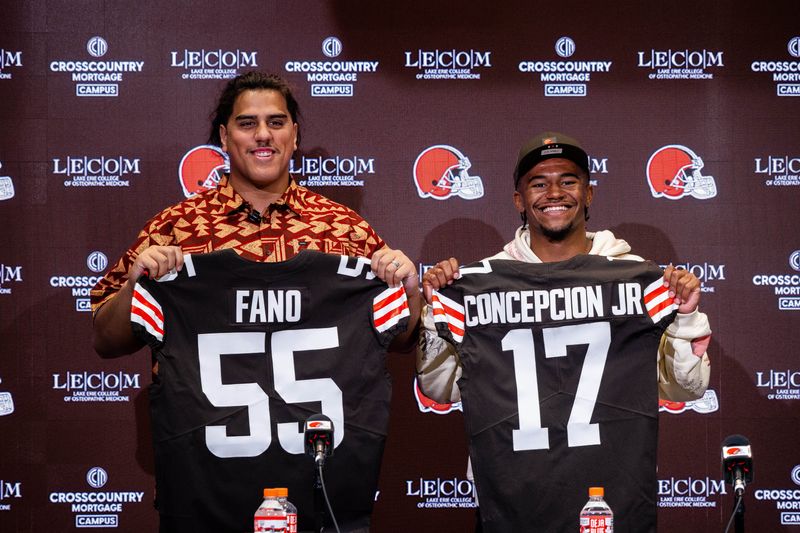 Apr 24, 2026; Berea, OH, USA; Cleveland Browns first round draft picks Spencer Fano, left, and KC Concepcion hold their new jerseys during an introductory press conference at CrossCountry Mortgage Campus. Mandatory Credit: Ken Blaze-Imagn Images