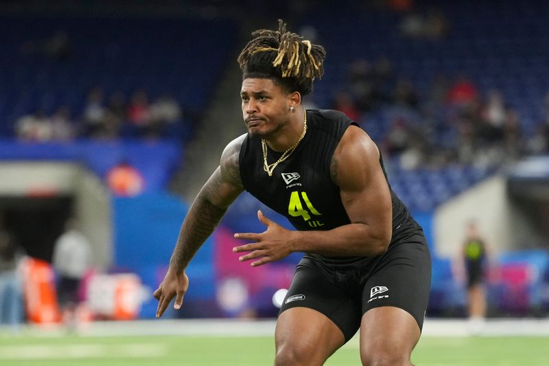 Feb 26, 2026; Indianapolis, IN, USA; Texas A&M defensive lineman Cashius Howell (DL41) during the NFL Scouting Combine at Lucas Oil Stadium. Mandatory Credit: Kirby Lee-Imagn Images