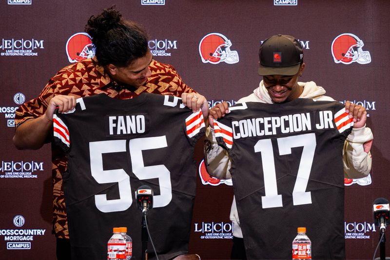 Apr 24, 2026; Berea, OH, USA; Cleveland Browns first round draft picks Spencer Fano, left, and KC Concepcion hold their new jerseys during an introductory press conference at CrossCountry Mortgage Campus. Mandatory Credit: Ken Blaze-Imagn Images