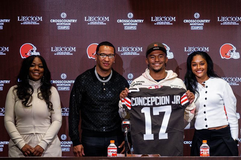 Apr 24, 2026; Berea, OH, USA; Cleveland Browns first round draft pick KC Concepcion, second right, poses with his father Kevin, second left, mother Ariel, left, and girfriend Lemyah Hylton during an introductory press conference at CrossCountry Mortgage Campus. Mandatory Credit: Ken Blaze-Imagn Images
