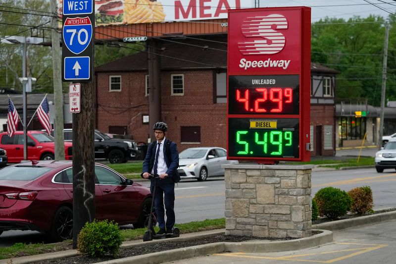 Unleaded regular gas hits $4.20 per gallon at a Speedway Station on East Livingston Avenue in Columbus on April 27, 2026.