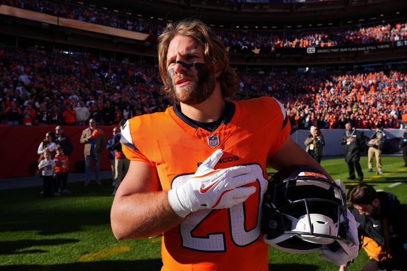 Browns sign Michael Burton. Mandatory Credit: Ron Chenoy-Imagn Images