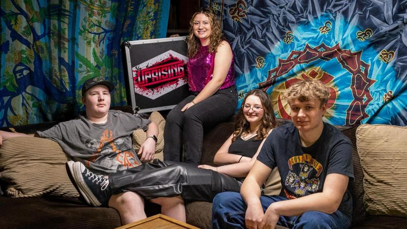 UPRISING is a Marion-based band of teens who play classic rock to 2000’s grunge music.
