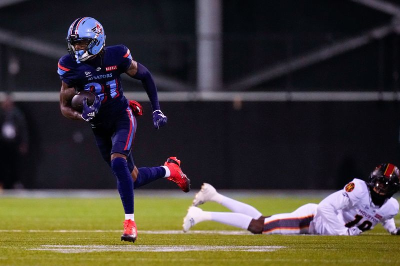 Columbus Aviators wide receiver Tay Martin (81) runs the ball after avoiding Houston Gamblers safety Major Burns (18) in the second quarter of the UFL game at Historic Crew Stadium on Friday, May 1, 2026 in Columbus, Ohio.