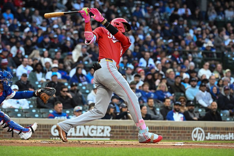 Elly De La Cruz hits an RBI groundout in the first inning and later hit a sacrifice fly that drove in two more runs.