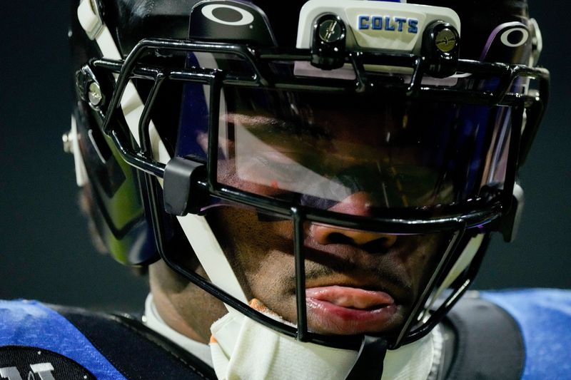Browns target Kenny Moore II