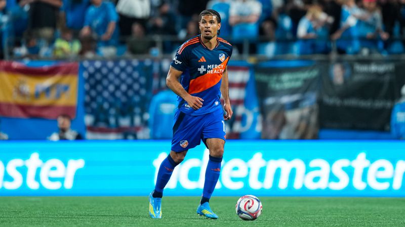 FC Cincinnati's Miles Robinson surveys the field as FC Cincinnati drew 2-2 at Charlotte FC in Major League Soccer, May 9, 2026, at Bank of America Stadium.