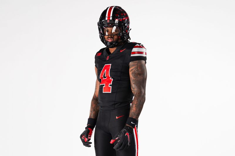 Ohio State wide receiver Jeremiah Smith in the new "Tunnel Vision" all-black uniforms.