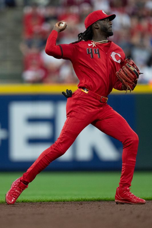 Cincinnati Reds shortstop Elly De La Cruz (44) throws to first for an out in the sixth inning between the St. Louis Cardinals and Cincinnati Reds at Great American Ball Park in Cincinnati on Saturday, May 23, 2026.
