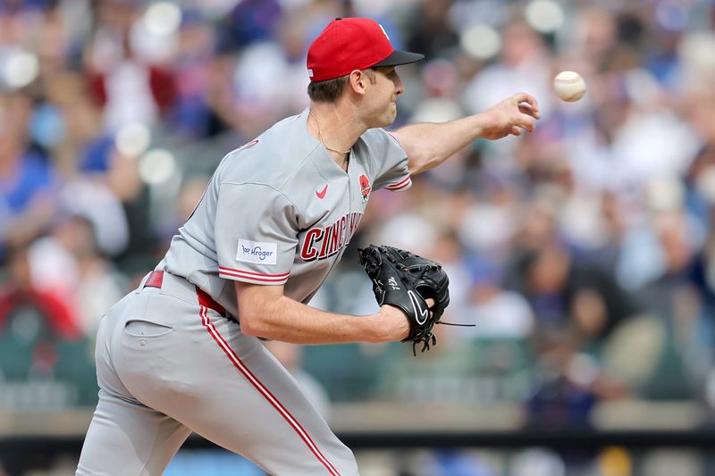 May 25, 2026; New York City, New York, USA; Cincinnati Reds starting pitcher Nick Lodolo (40) pitches against the New York Mets during the first inning at Citi Field.