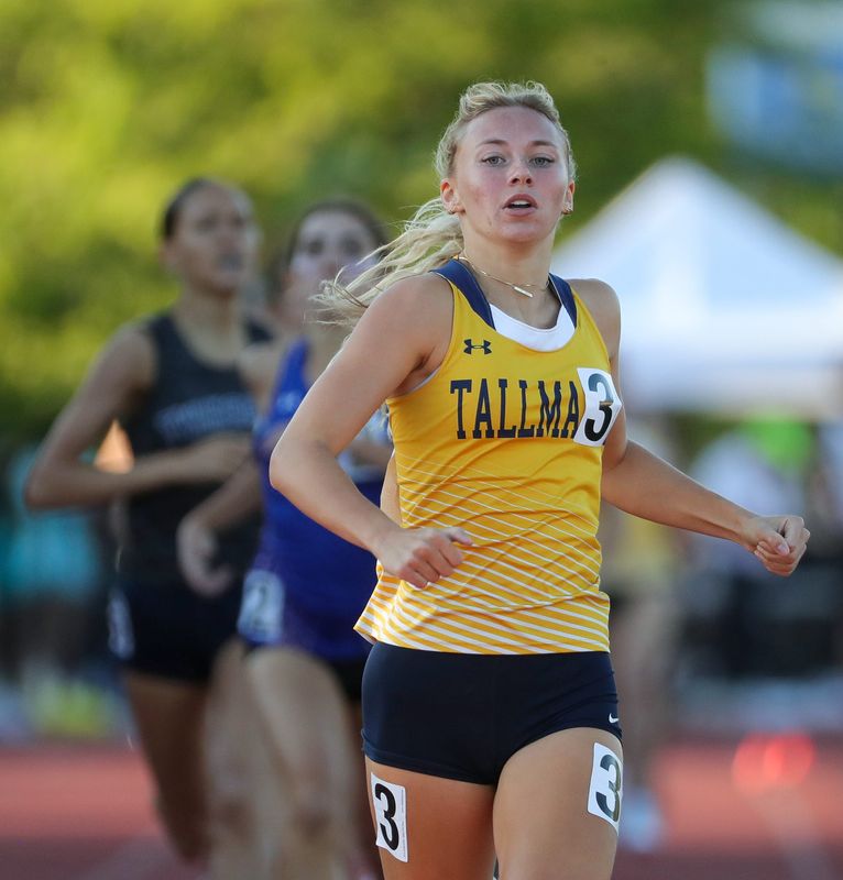 Allison Hay runs the 800 at regionals.