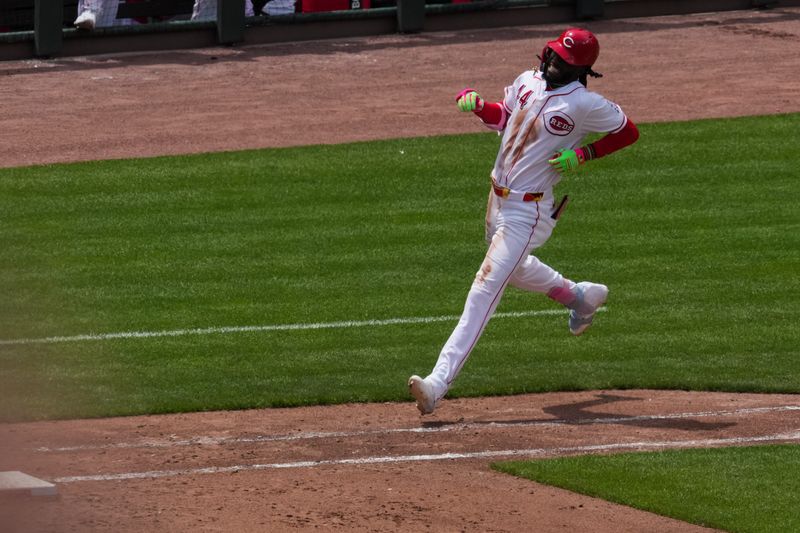 May 31, 2026; Cincinnati, Ohio, USA; Cincinnati Reds shortstop Elly de la Cruz (44) reacts as he runs to first base, after hitting a single against the Atlanta Braves in the fifth inning at Great American Ball Park.