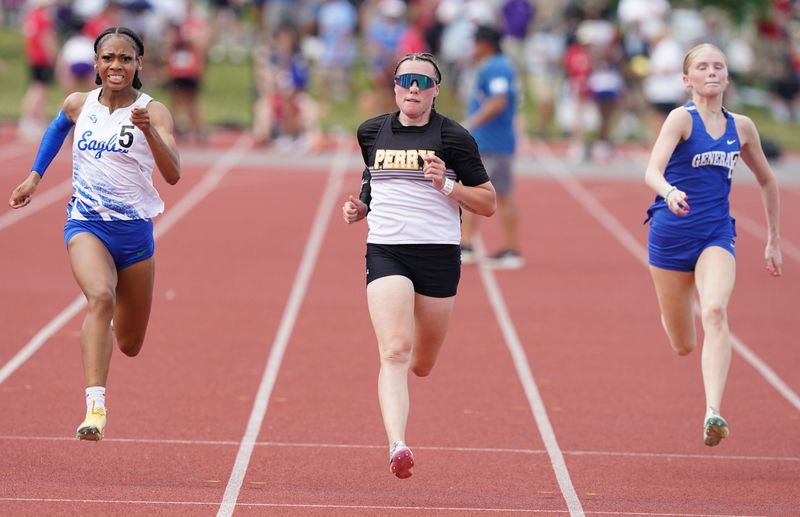 Perry’s Emerson Karrenbauer ,center, competes in the D2 100 meter dash prelim at the 2026 OHSAA State Track and Field Championships held at Jesse Owens Memorial Stadium in Columbus. Saturday, June 6, 2026.