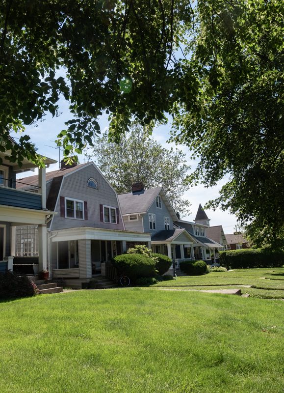 Duplexes along East Como Ave in Cllintonville.