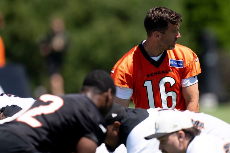 Cincinnati Bengals quarterback Joe Flacco (16) stands at the huddle during spring practice on at the Kettering Practice Fields on Tuesday, June 2, 2026.