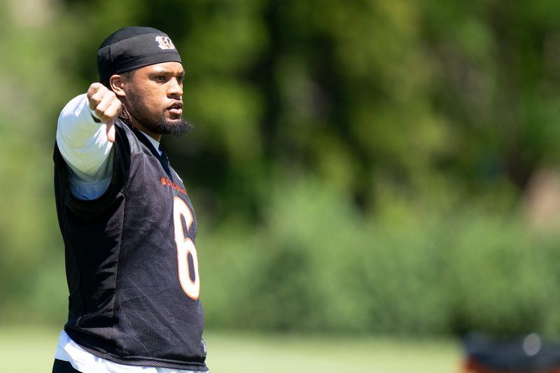 Cincinnati Bengals safety Bryan Cook (6) gestures during spring practice on at the Kettering Practice Fields on Tuesday, June 2, 2026.