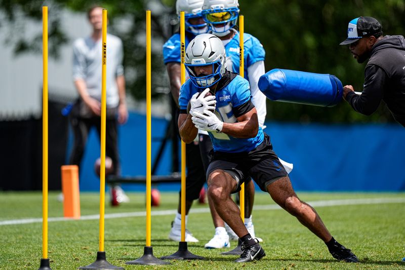 Detroit Lions running back Jacob Saylors (25) practices during mini camp at Meijer Performance Center in Allen Park on Tuesday, June 16, 2026.
