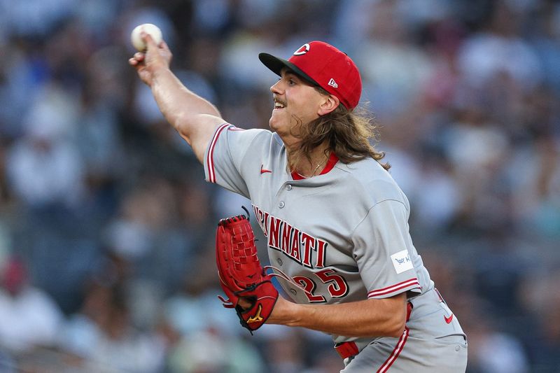 Cincinnati Reds pitcher Rhett Lowder (25) delivers a pitch during the fourth inning against the New York Yankees at Yankee Stadium.