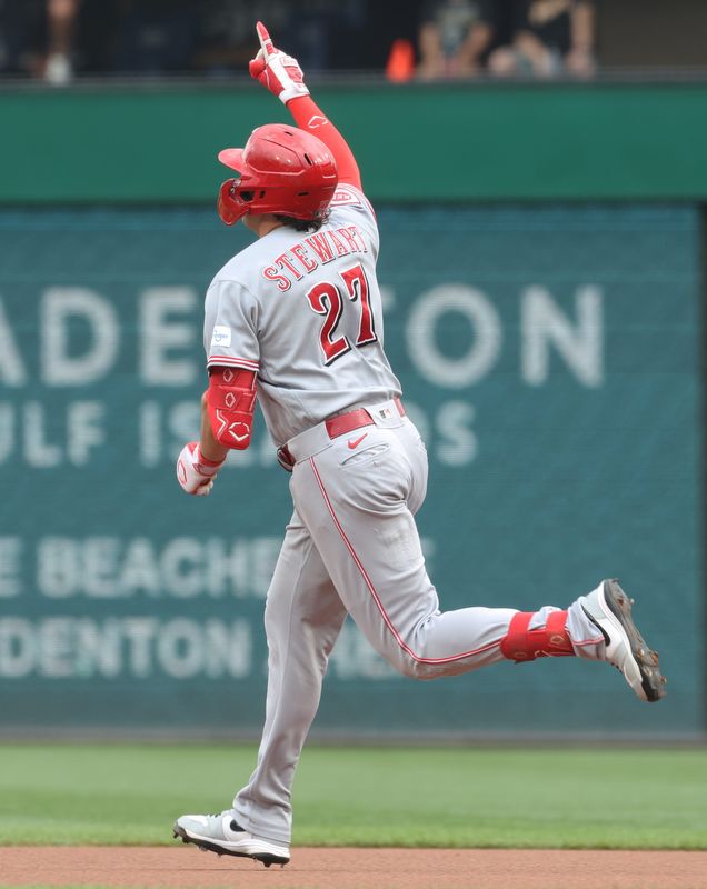 Sal Stewart homered in the first for an early lead before teammate Eugenio Suárez homered in the ninth for a dramatic comeback win.