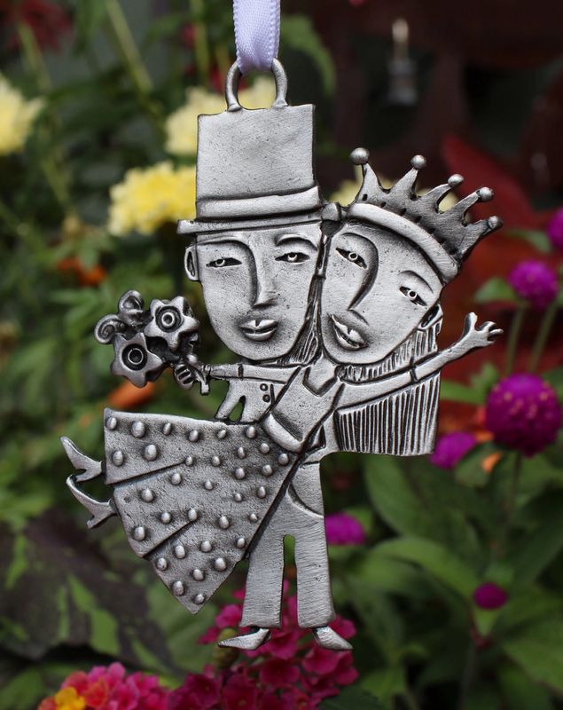A wedding gift at the recent wedding of Travis Kelce and Tayor Swift was a Leandra Drumm pewter ornament titled "The Wedding Couple" from the Don Drumm Studios in Akron.