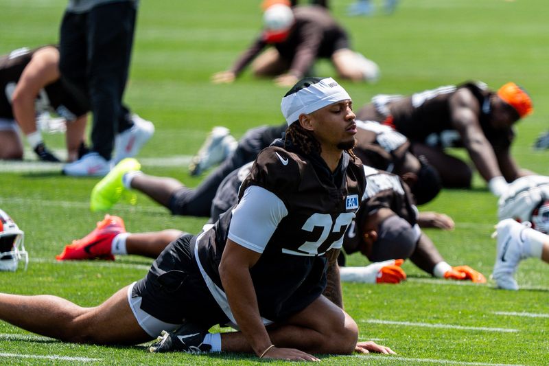 Cleveland Browns safety Ronnie Hickman (33) stretches during the first day of training camp, July 29, 2026, at the Cross Country Mortgage Campus in Berea, Ohio.