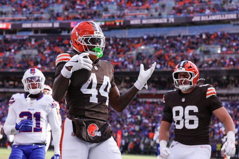Dec 21, 2025; Cleveland, Ohio, USA;  Cleveland Browns tight end Harold Fannin Jr. (44) scores a touchdown against the Buffalo Bills during the first half at Huntington Bank Field. Mandatory Credit: Scott Galvin-Imagn Images