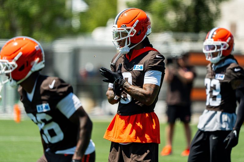Jared Verse (8) works through drills during the second day of training camp on July 30.