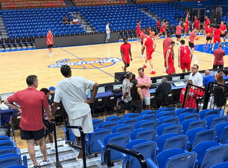 Ohio State men’s basketball coach Jake Diebler (left) and Scottie Pippen watch the Buckeyes warm up before an exhibition game at Coliseo Ruben Rodriguez on August 2, 2026.