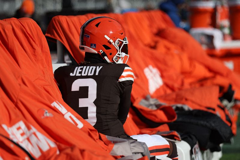 Dec 21, 2025; Cleveland, Ohio, USA;  Cleveland Browns wide receiver Jerry Jeudy (3) sits on the heated bench during warm ups prior to a game against the Buffalo Bills  at Huntington Bank Field. Mandatory Credit: Scott Galvin-Imagn Images