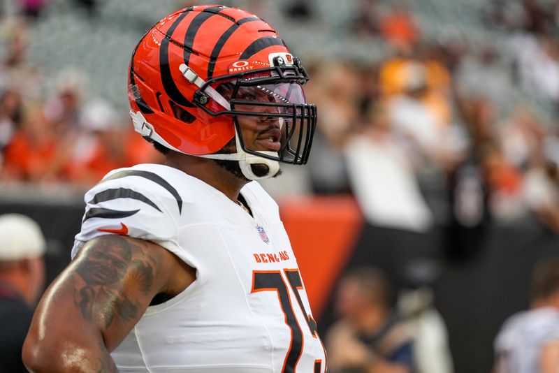 Cincinnati Bengals offensive tackle Orlando Brown Jr. (75) warms up during pregame before the first quarter of the NFL Preseason game between the Cincinnati Bengals and the Detroit Lions at Paycor Stadium in Cincinnati on Thursday, Aug. 13, 2026.