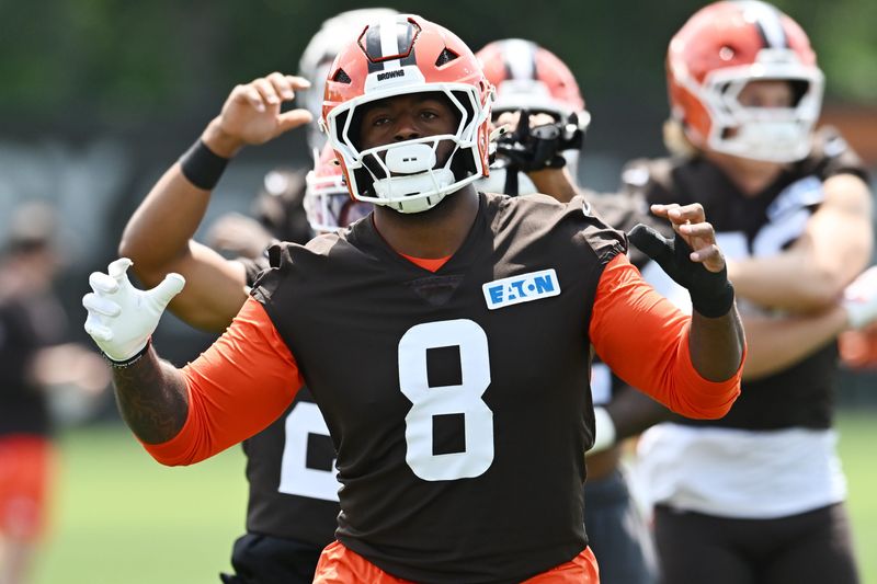 Jul 29, 2026; Berea, OH, USA; Cleveland Browns defensive end Jared Verse (8) stretches during training camp at CrossCountry Mortgage Campus. Mandatory Credit: Ken Blaze-Imagn Images