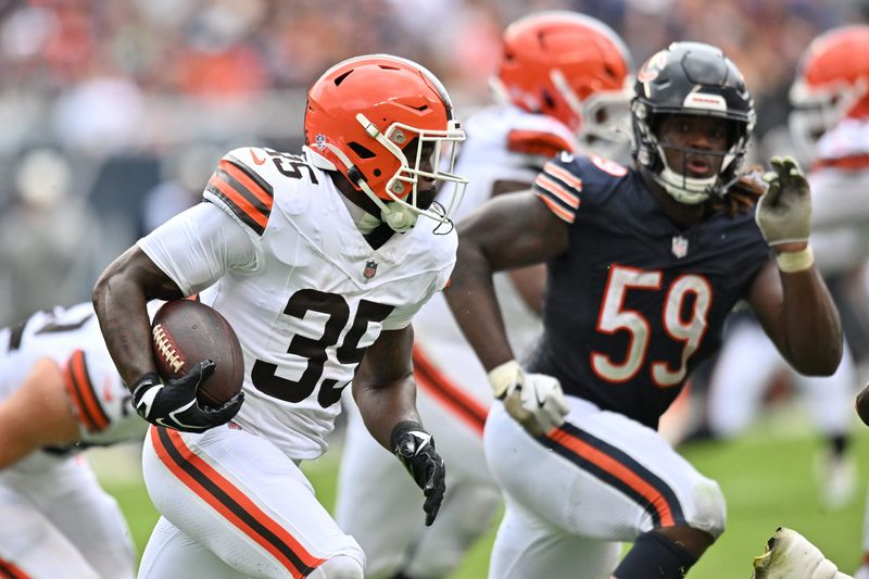Aug 15, 2026; Chicago, Illinois, USA; Cleveland Browns running back Raheim Sanders (35) runs the ball against the Chicago Bears during the second half at Soldier Field. Mandatory Credit: Patrick Gorski-Imagn Images